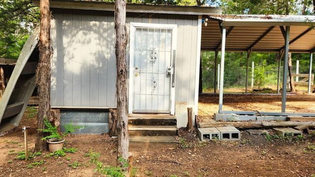 184 Arrowhead DR, Smithville, TX 78957