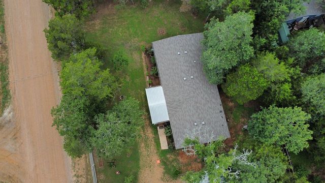 184 Arrowhead DR, Smithville, TX 78957