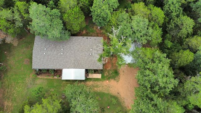 184 Arrowhead DR, Smithville, TX 78957