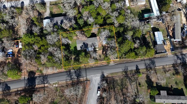 184 Arrowhead DR, Smithville, TX 78957