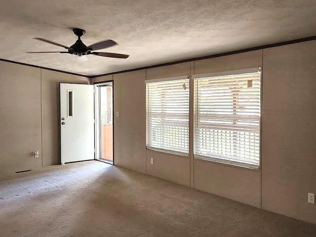 184 Arrowhead DR, Smithville, TX 78957