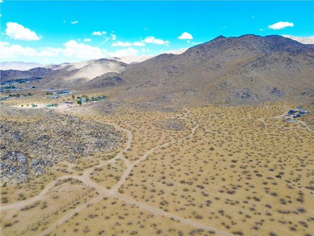 16 Laguna Seca, Apple Valley, CA 92307