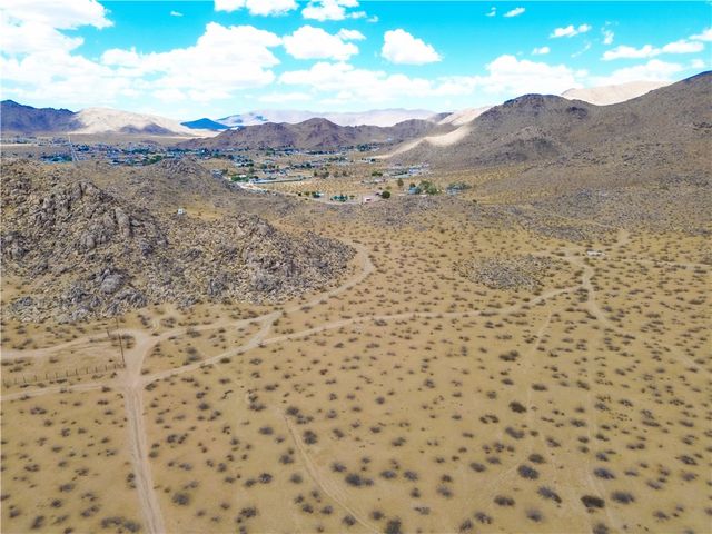 16 Laguna Seca, Apple Valley, CA 92307