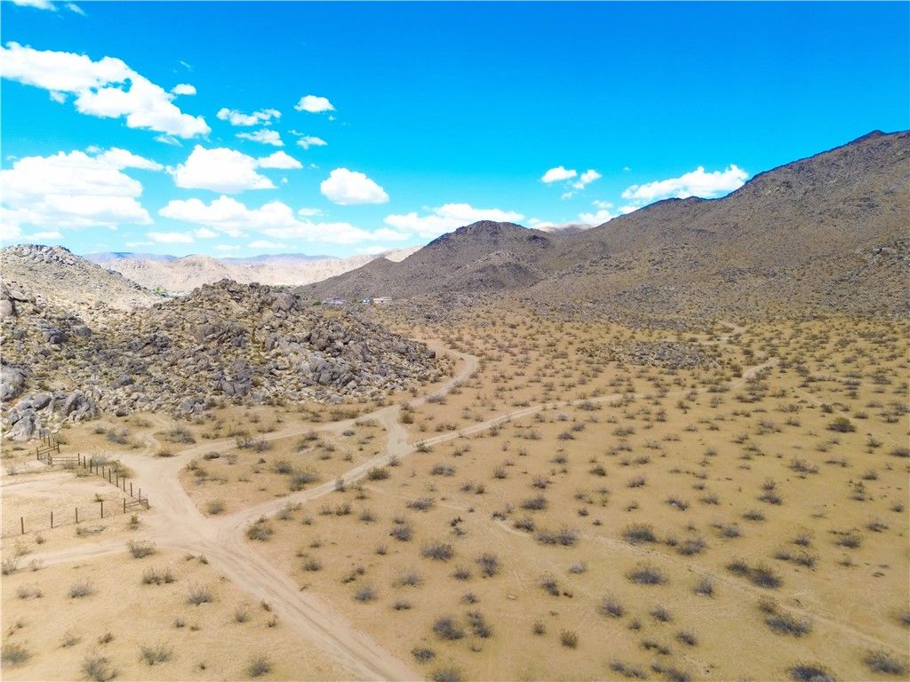 16 Laguna Seca, Apple Valley, CA 92307