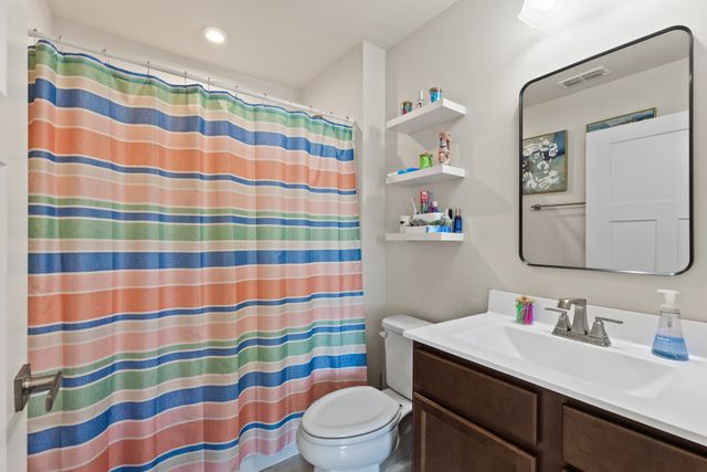 391 Streamview Dr, White House, TN 37188