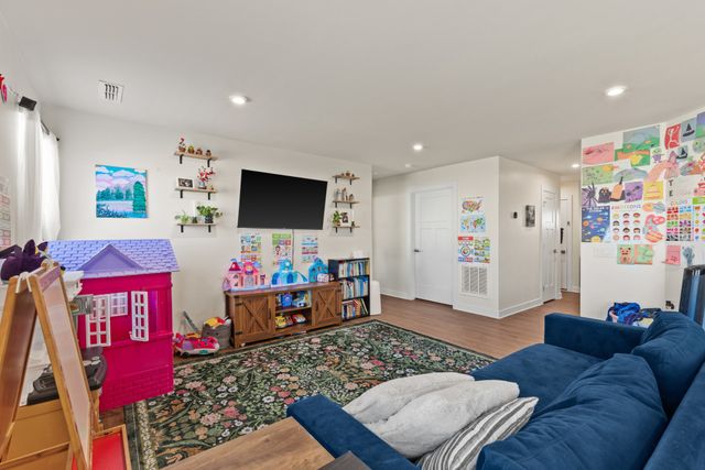 391 Streamview Dr, White House, TN 37188