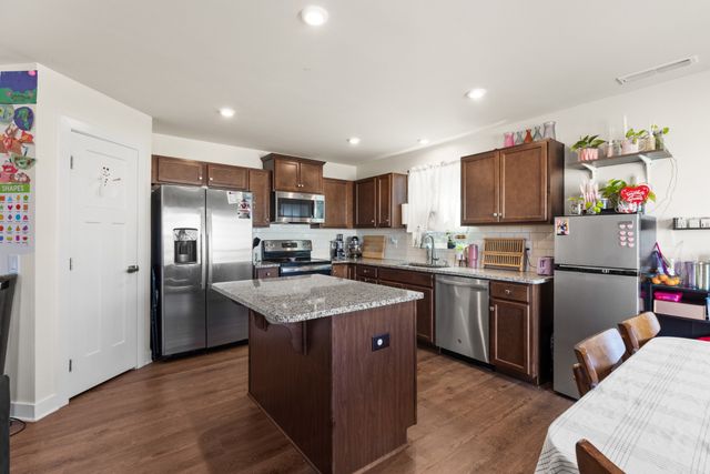 391 Streamview Dr, White House, TN 37188