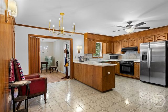 6 Prince Charles Court, Savannah, GA 31406