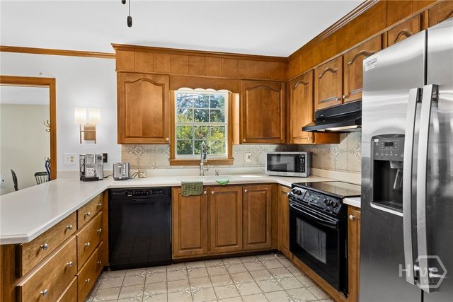 6 Prince Charles Court, Savannah, GA 31406