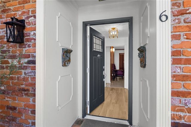 6 Prince Charles Court, Savannah, GA 31406