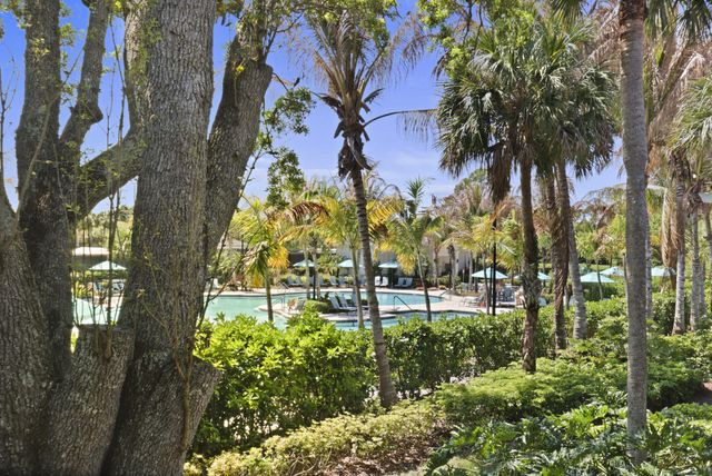 5172 SE Club Way 207, Stuart, FL 34997