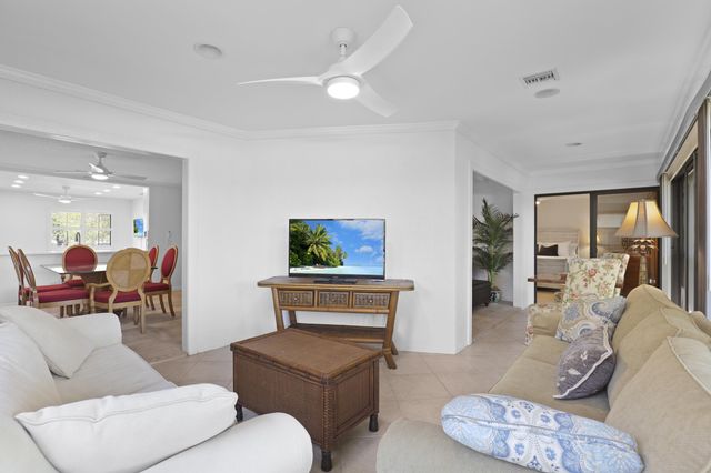 5172 SE Club Way 207, Stuart, FL 34997