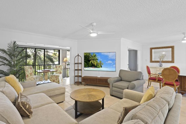 5172 SE Club Way 207, Stuart, FL 34997