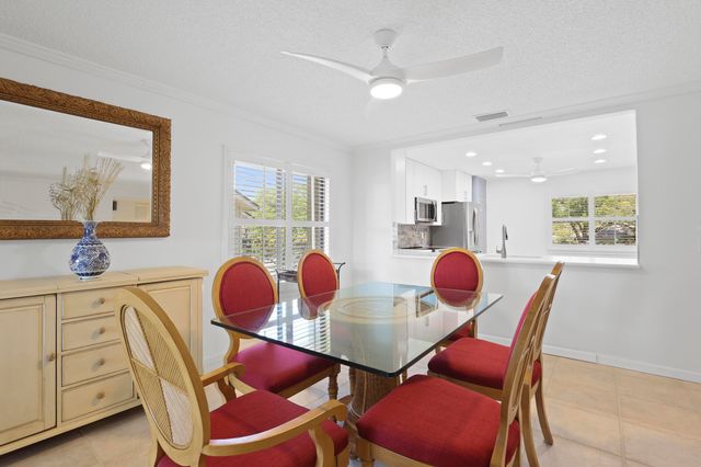 5172 SE Club Way 207, Stuart, FL 34997