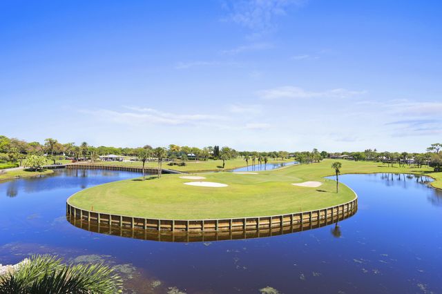 5172 SE Club Way 207, Stuart, FL 34997