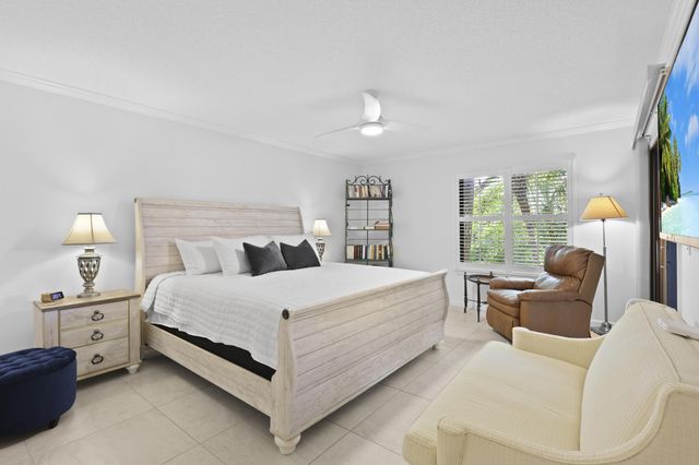 5172 SE Club Way 207, Stuart, FL 34997