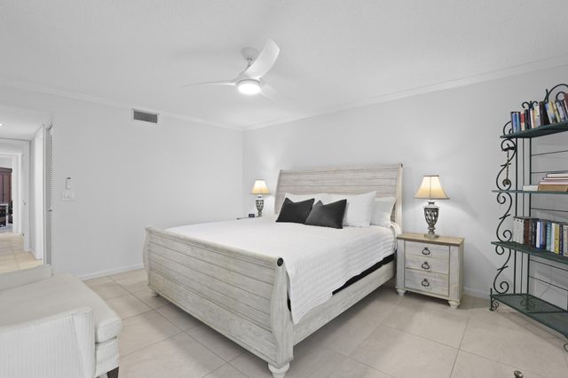 5172 SE Club Way 207, Stuart, FL 34997