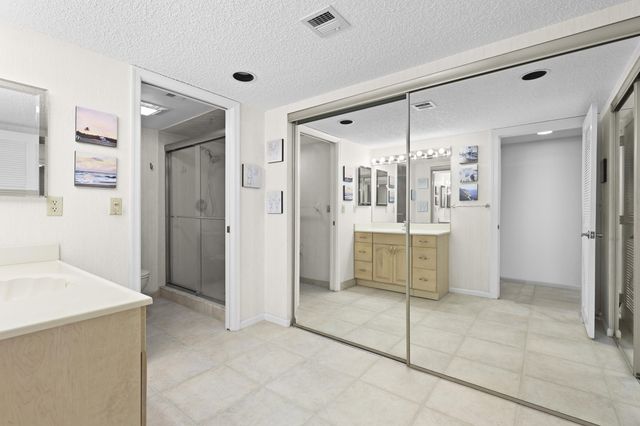 5172 SE Club Way 207, Stuart, FL 34997