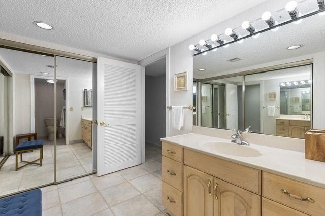 5172 SE Club Way 207, Stuart, FL 34997