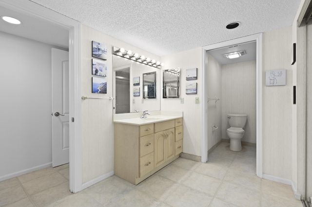 5172 SE Club Way 207, Stuart, FL 34997