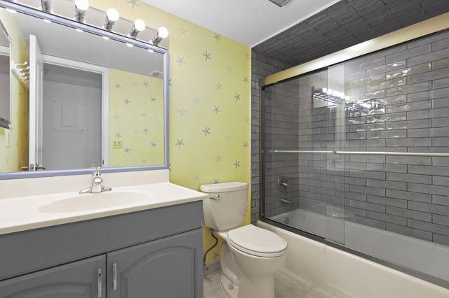 5172 SE Club Way 207, Stuart, FL 34997