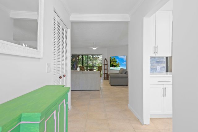 5172 SE Club Way 207, Stuart, FL 34997