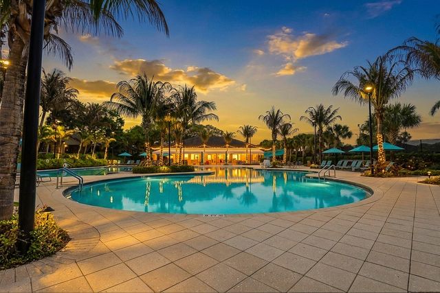 5172 SE Club Way 207, Stuart, FL 34997