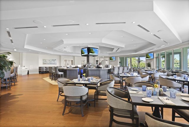 5172 SE Club Way 207, Stuart, FL 34997