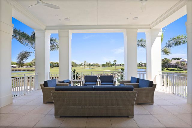 5172 SE Club Way 207, Stuart, FL 34997