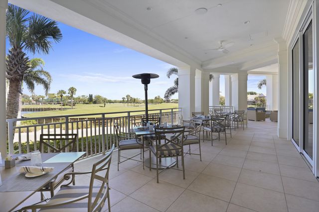 5172 SE Club Way 207, Stuart, FL 34997