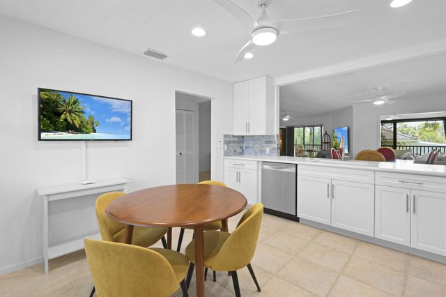 5172 SE Club Way 207, Stuart, FL 34997