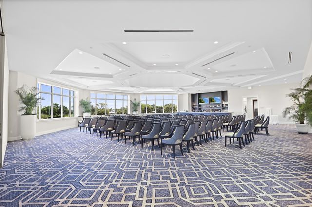 5172 SE Club Way 207, Stuart, FL 34997