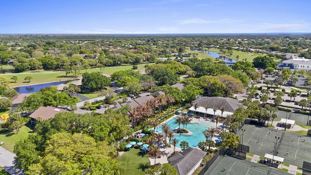 5172 SE Club Way 207, Stuart, FL 34997