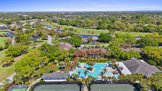 5172 SE Club Way 207, Stuart, FL 34997