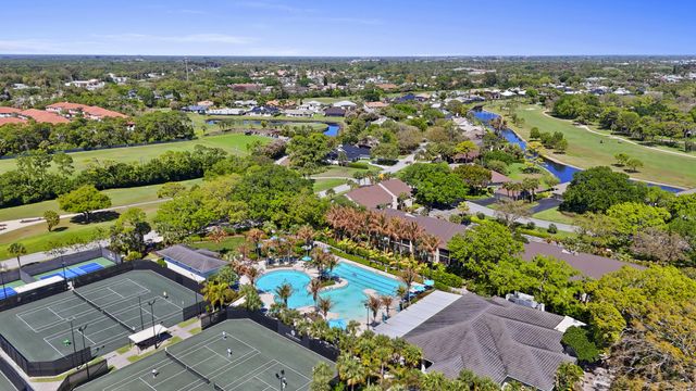 5172 SE Club Way 207, Stuart, FL 34997