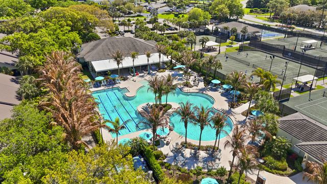 5172 SE Club Way 207, Stuart, FL 34997