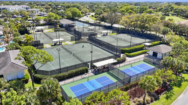 5172 SE Club Way 207, Stuart, FL 34997