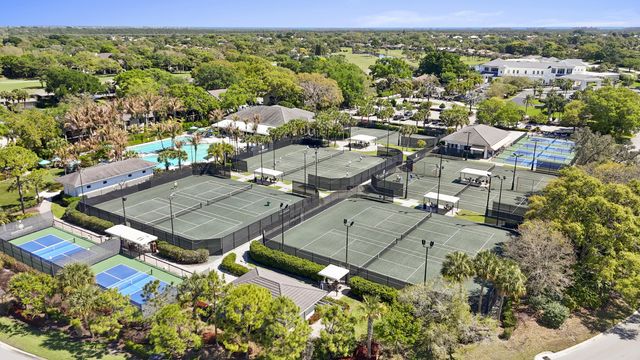 5172 SE Club Way 207, Stuart, FL 34997