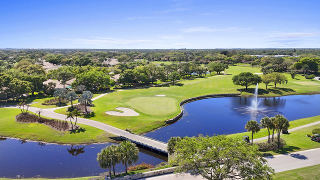 5172 SE Club Way 207, Stuart, FL 34997