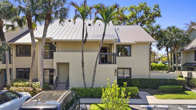 5172 SE Club Way 207, Stuart, FL 34997