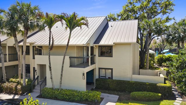 5172 SE Club Way 207, Stuart, FL 34997