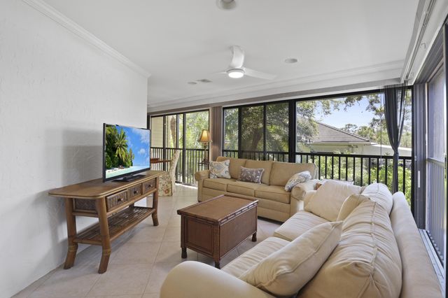 5172 SE Club Way 207, Stuart, FL 34997