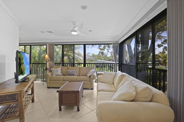 5172 SE Club Way 207, Stuart, FL 34997