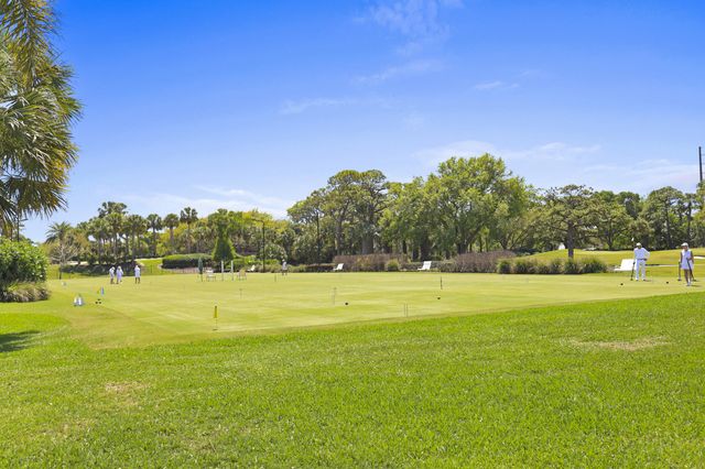 5172 SE Club Way 207, Stuart, FL 34997