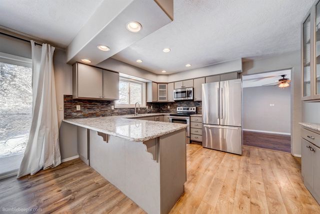 5301 E Eloika Rd, Chattaroy, WA 99003