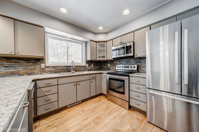 5301 E Eloika Rd, Chattaroy, WA 99003