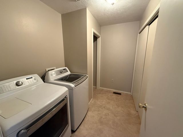 5301 E Eloika Rd, Chattaroy, WA 99003