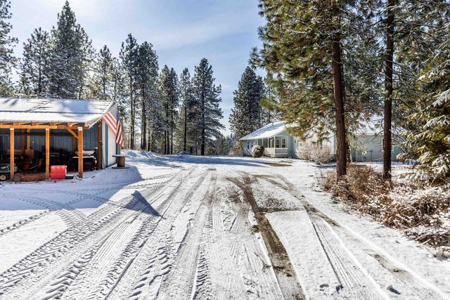 5301 E Eloika Rd, Chattaroy, WA 99003