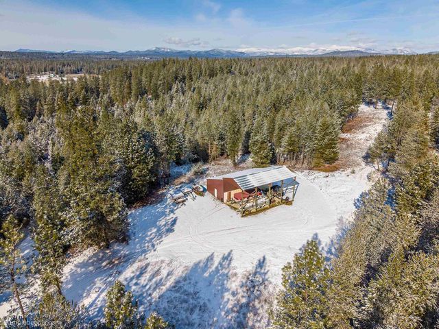 5301 E Eloika Rd, Chattaroy, WA 99003