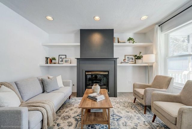 5301 E Eloika Rd, Chattaroy, WA 99003